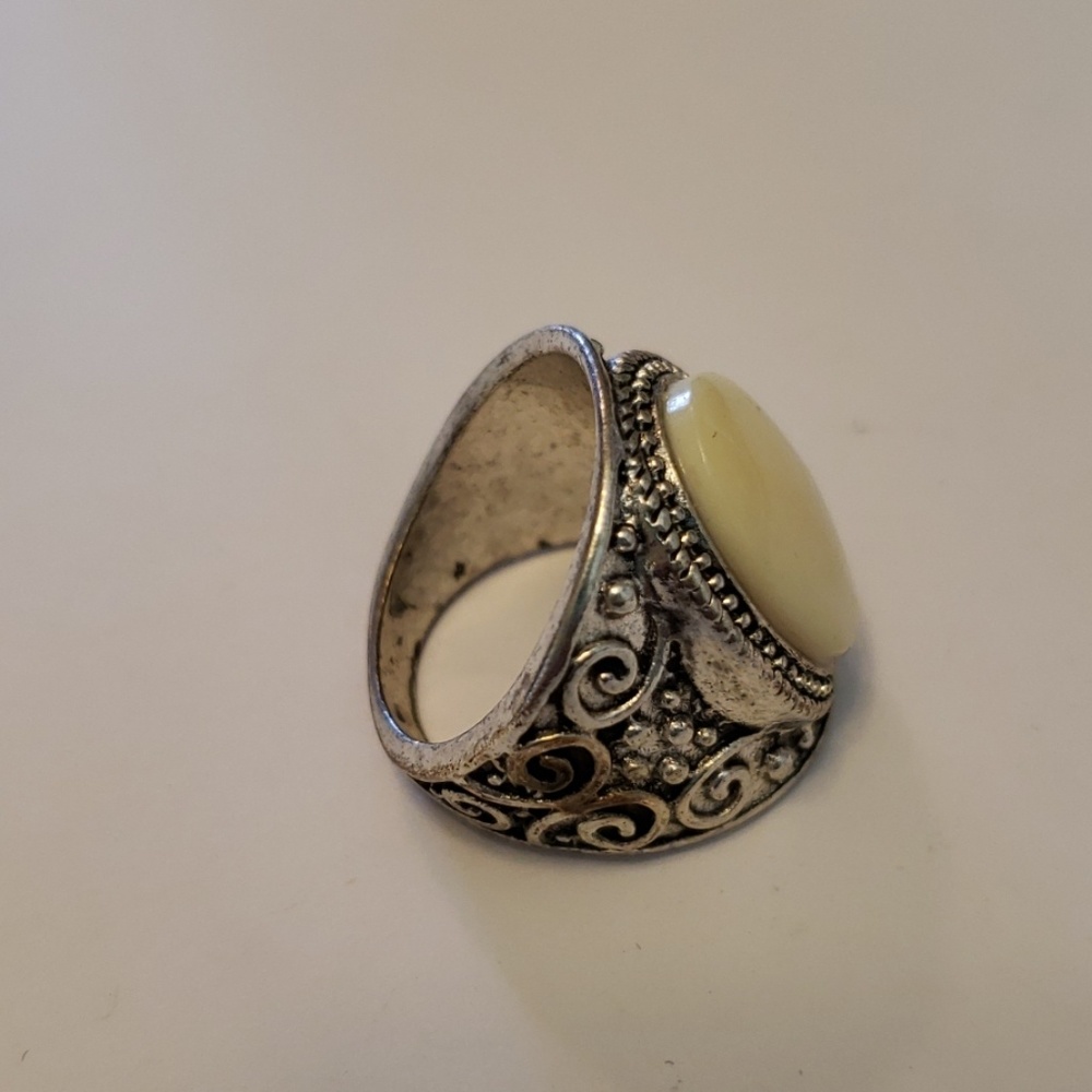 Ring - Picture 2 of 3